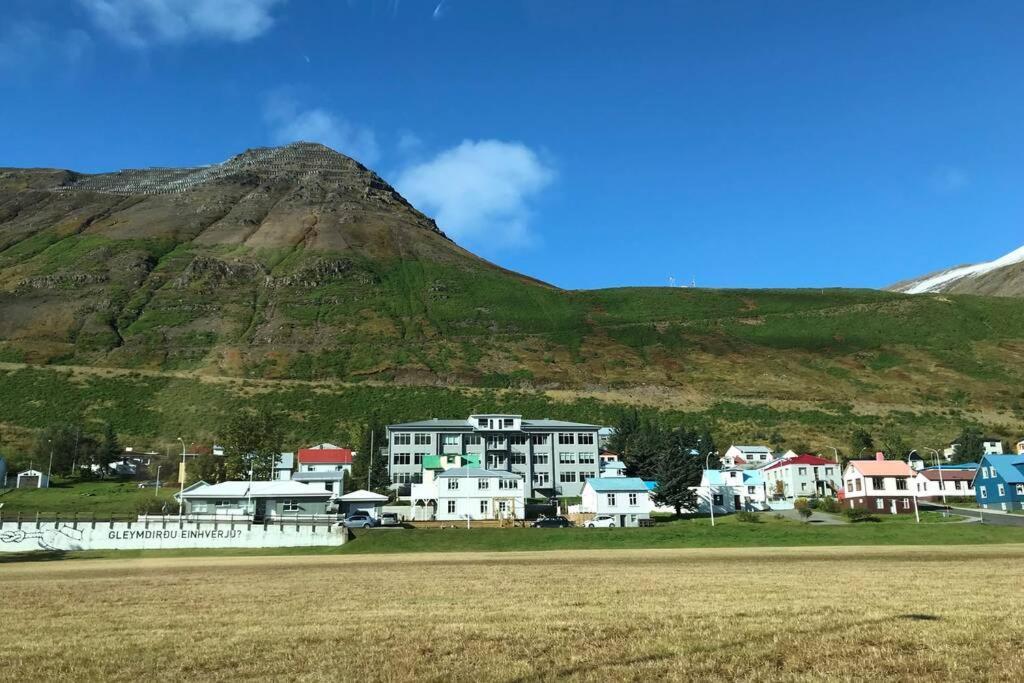 House With A Warm Soul In North Iceland Siglufjordur Kültér fotó