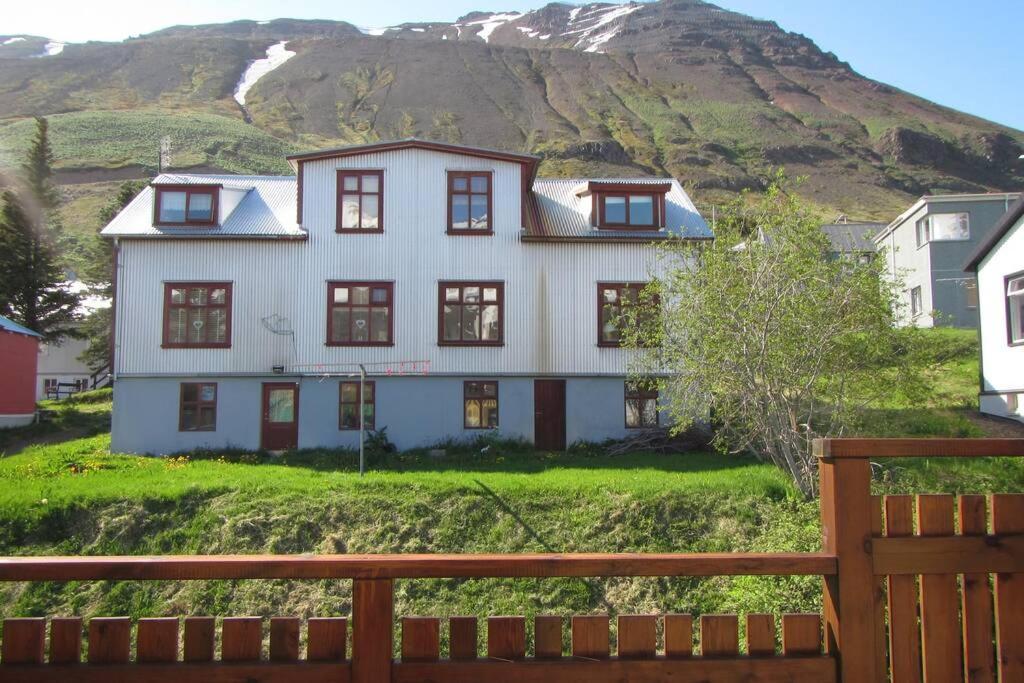 House With A Warm Soul In North Iceland Siglufjordur Kültér fotó